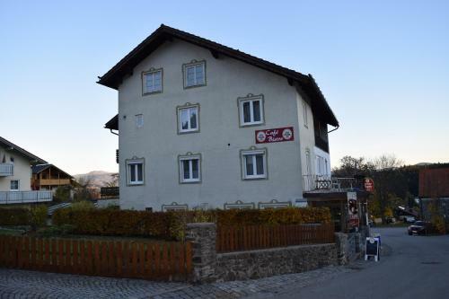 Hostal Pension Caf� Papke