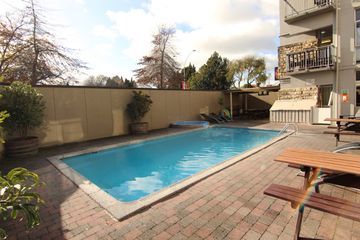 Hostal Base Rotorua Hot Rock
