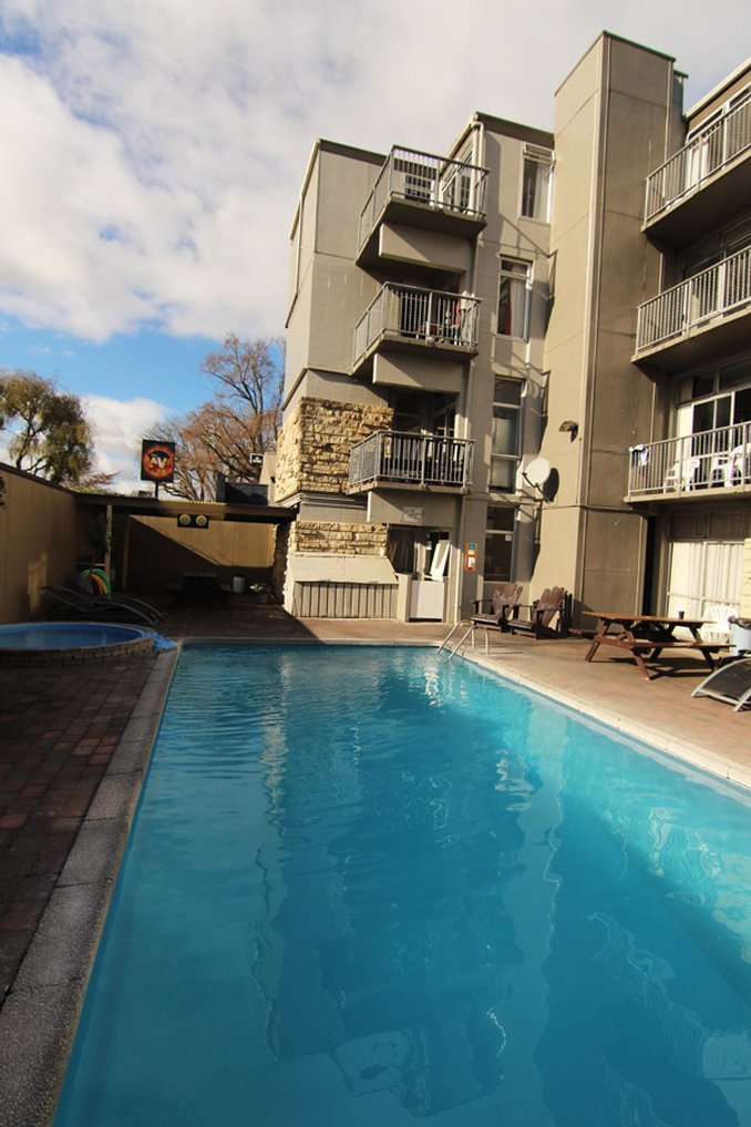 Hostal Base Rotorua Hot Rock