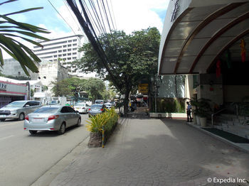 Hotel Holiday Plaza