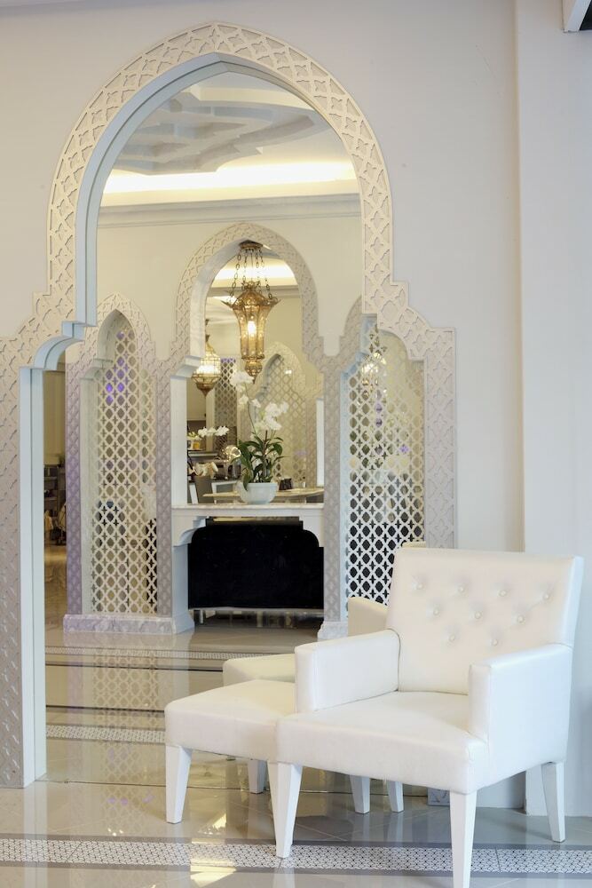 Hotel Verandah