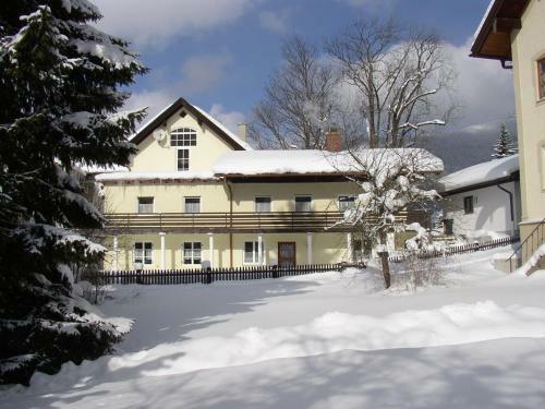 St Lukas Apartments