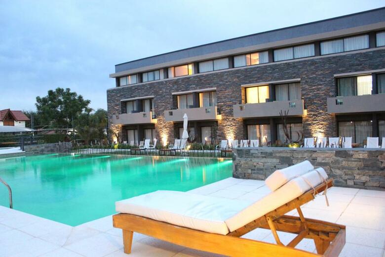 Hotel Altos De Merlo Suites