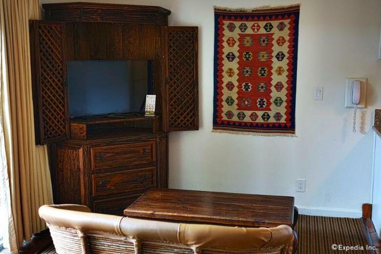 Pepper Tree Hotel