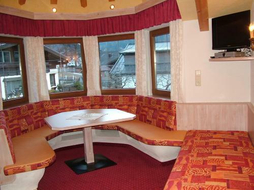Hostal Appartements G�stehaus Schrott