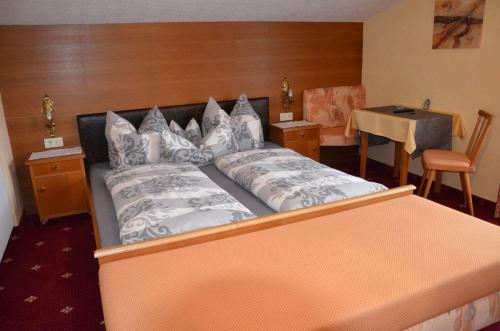 Hostal Appartements G�stehaus Schrott