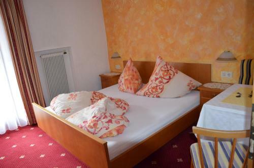 Hostal Appartements G�stehaus Schrott