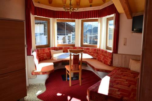 Hostal Appartements G�stehaus Schrott