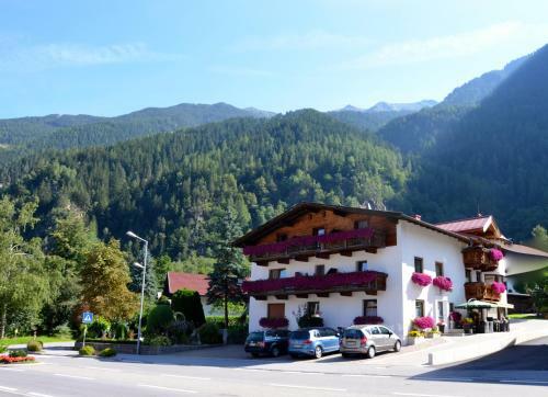 Hostal Appartements G�stehaus Schrott
