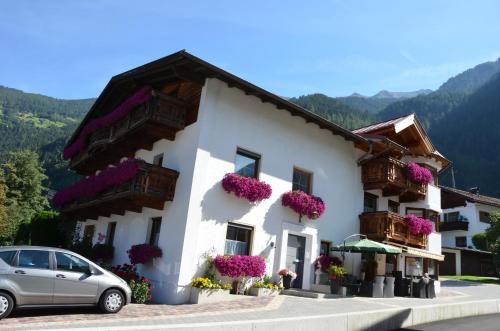 Hostal Appartements G�stehaus Schrott