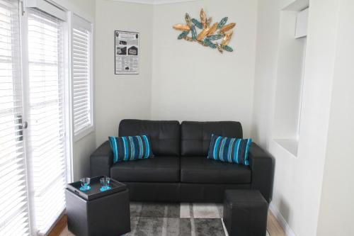 Smugglers Inn Studio Apartments