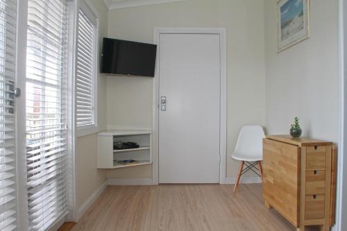 Smugglers Inn Studio Apartments