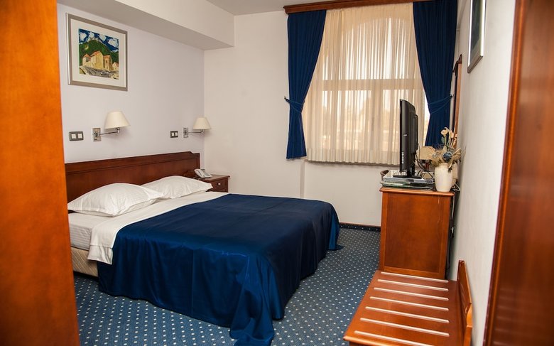 Hotel Hum