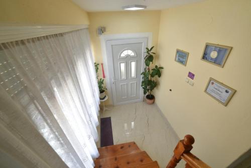 Hostel Mirror