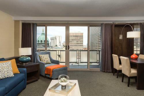 Hotel The Windsor Suites