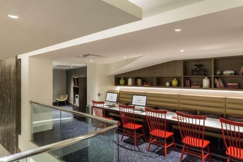 Hotel The Windsor Suites