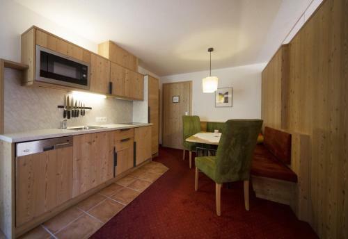 Hostal Hotel Garni Sch�nblick