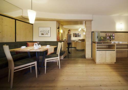 Hostal Hotel Garni Sch�nblick