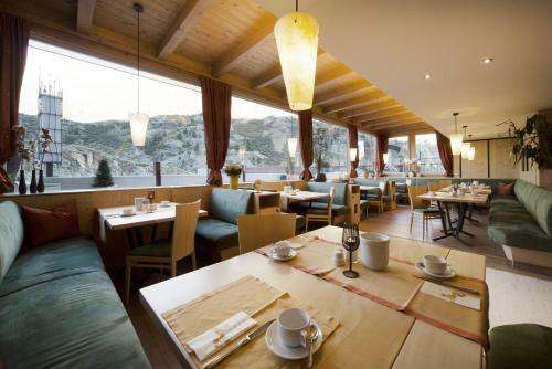 Hostal Hotel Garni Sch�nblick