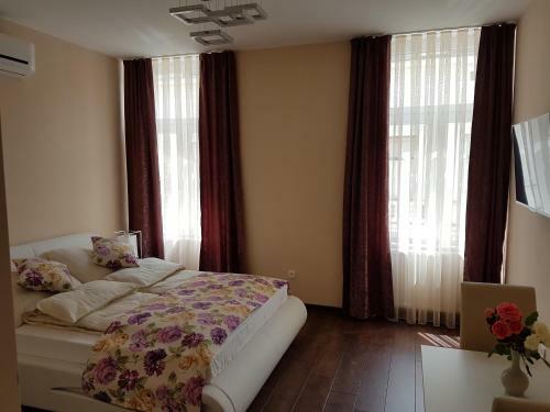 Hostal Promenade Inn