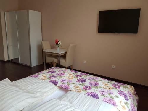 Hostal Promenade Inn
