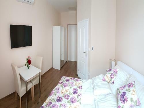Hostal Promenade Inn