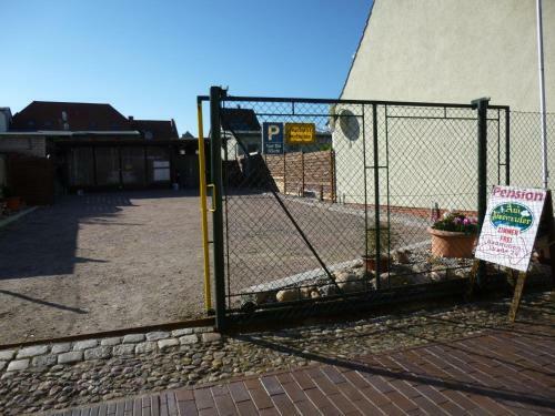 Hostal Pension Am Peeneufer Ug