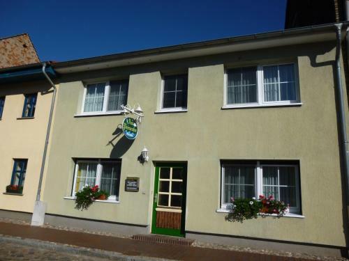 Hostal Pension Am Peeneufer Ug