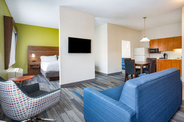 Hotel Holiday Inn Express Village West