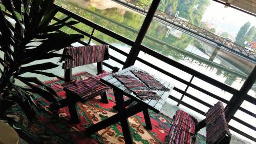 Hostal Pansion River
