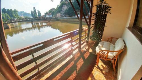Hostal Pansion River