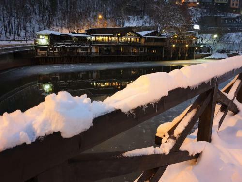 Hostal Pansion River
