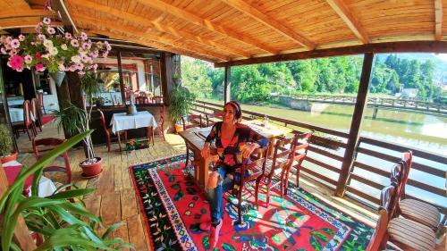 Hostal Pansion River