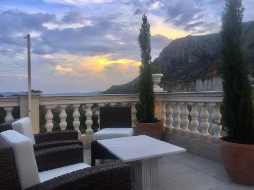 Hostal Shangri La Mansion