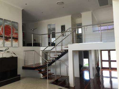 The Villa-whole House 6 Bedrooms 3 Bathrooms
