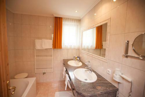 Bed & Breakfast Alpenresidenz Trisanna