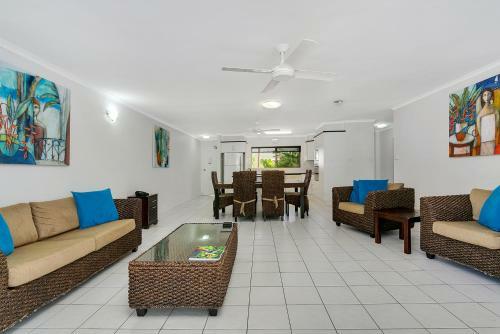 Aparthotel Roydon Beachfront Apartments