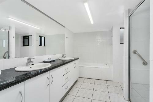 Aparthotel Roydon Beachfront Apartments