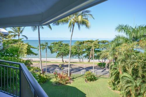 Aparthotel Roydon Beachfront Apartments