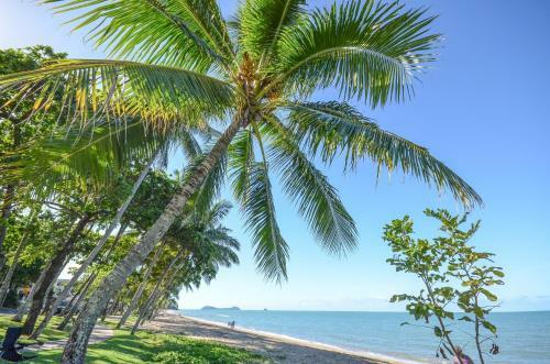 Aparthotel Roydon Beachfront Apartments