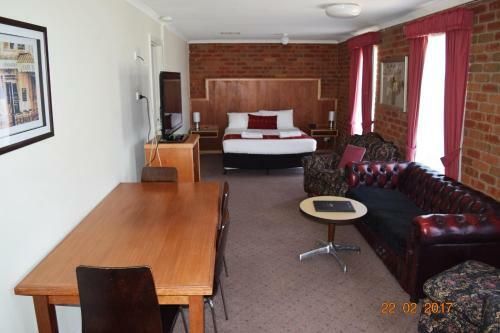 Early Australian Motor Inn