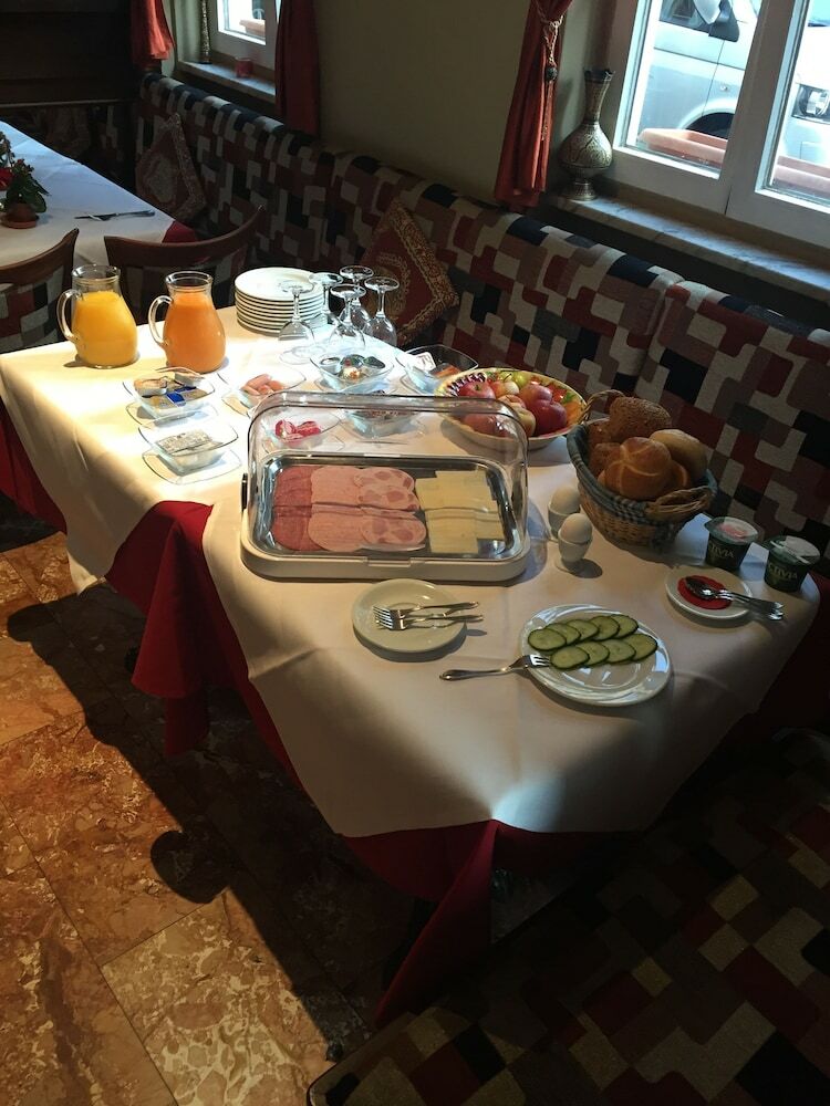 Hostal Pension Mona Lisa
