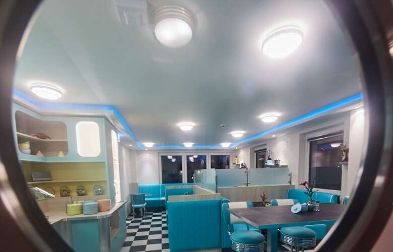 Bernstein Hotel "50`s Seaside Motel"