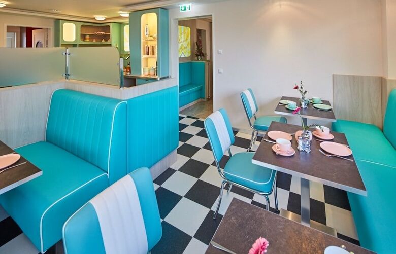 Bernstein Hotel "50`s Seaside Motel"
