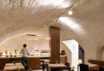 9 Hotel