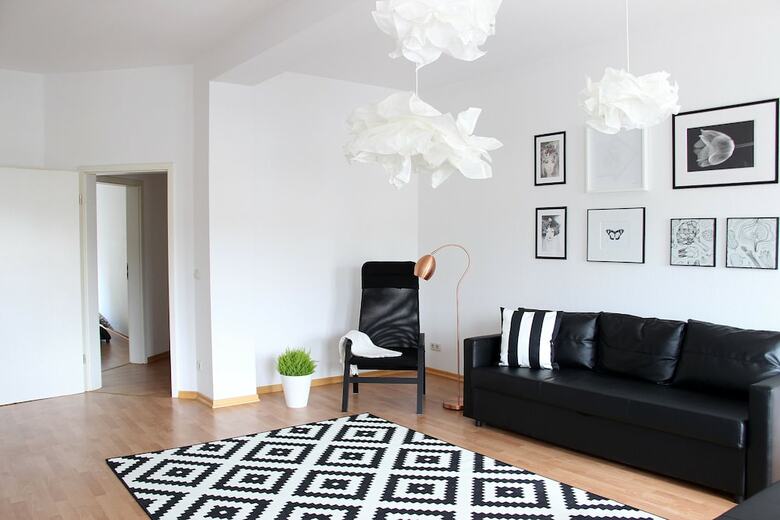Leon Apartments