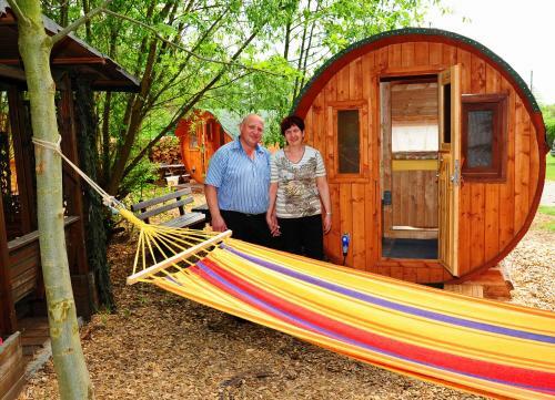 Mini Hotel �bernachten Im Gurkenfass