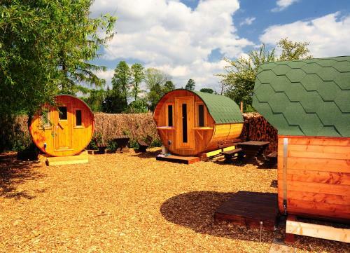 Mini Hotel �bernachten Im Gurkenfass