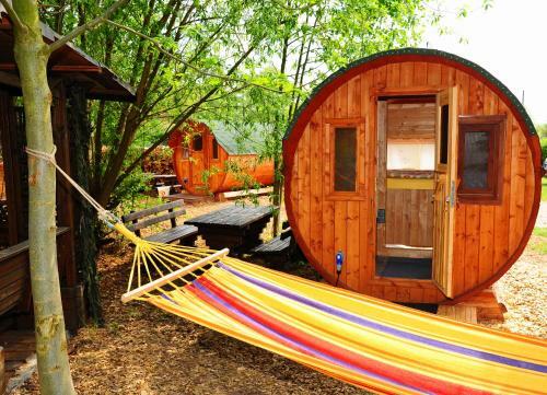 Mini Hotel �bernachten Im Gurkenfass