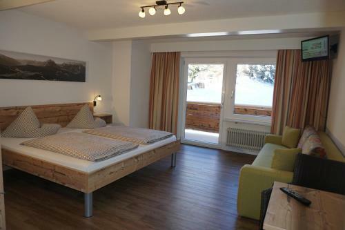 Hotel Pension Tyrol